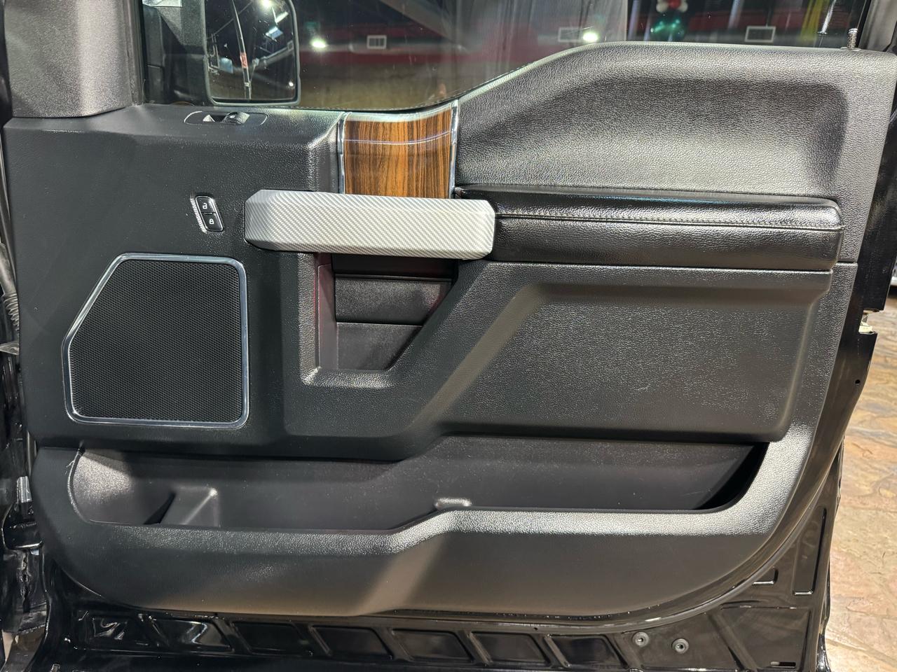 Ford F-150 4WD SuperCrew 145" Lariat 2017