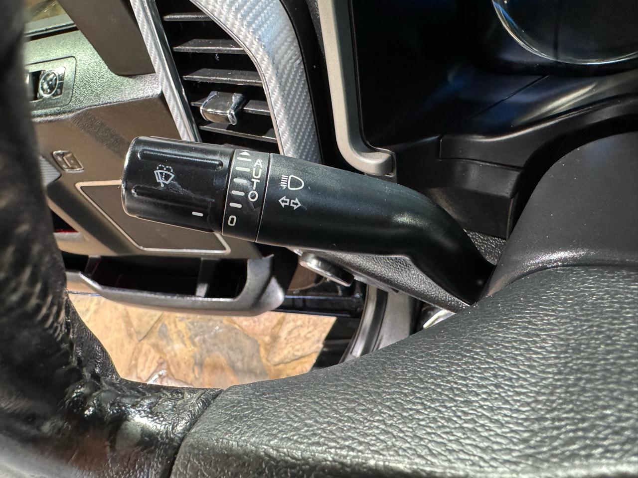 Ford F-150 4WD SuperCrew 145" Lariat 2017