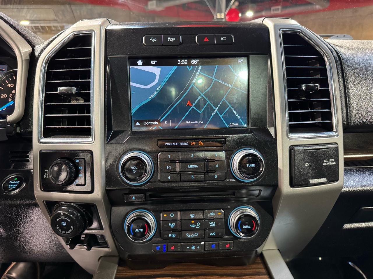 Ford F-150 4WD SuperCrew 145" Lariat 2017