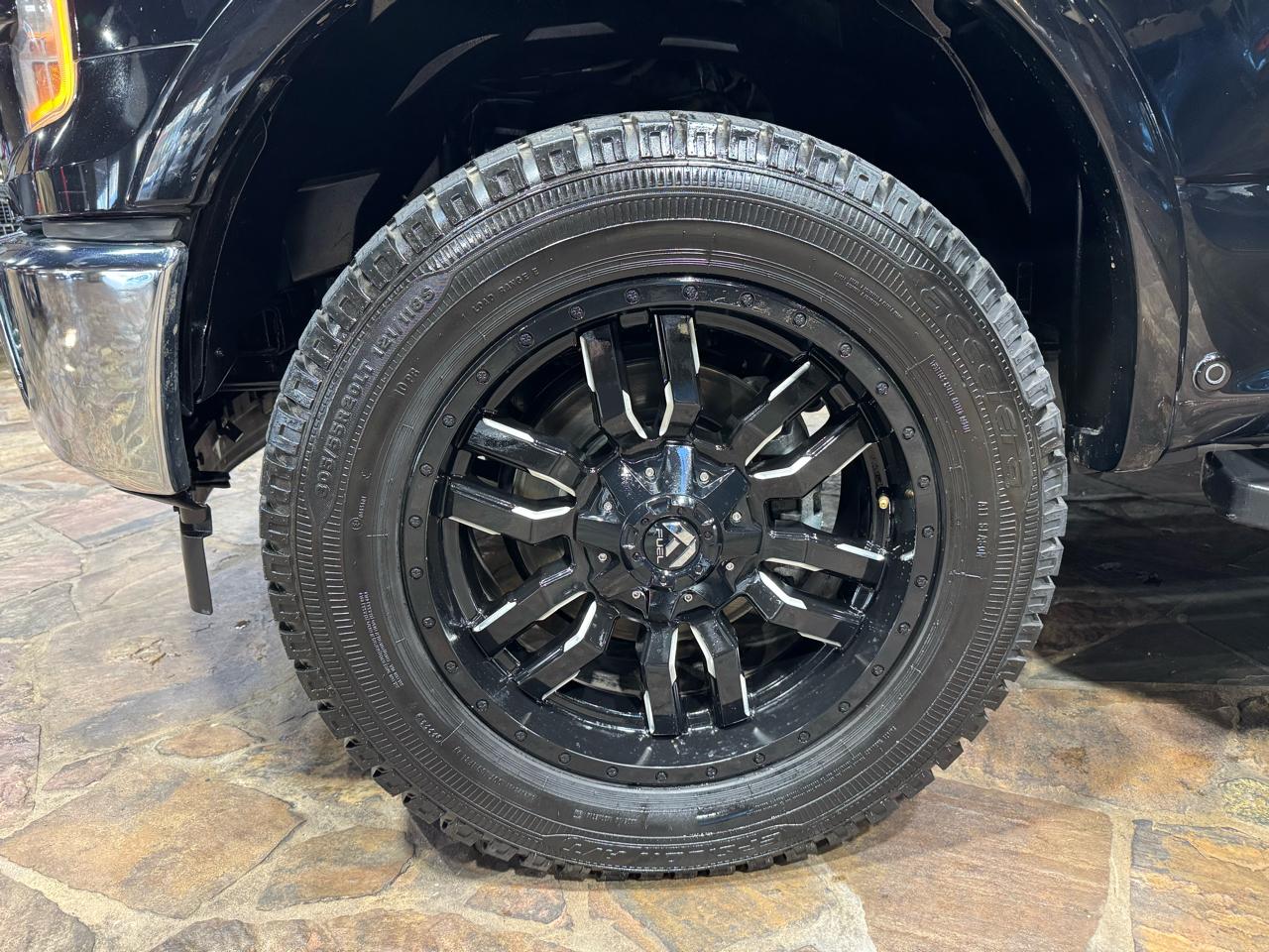 Ford F-150 4WD SuperCrew 145" Lariat 2017