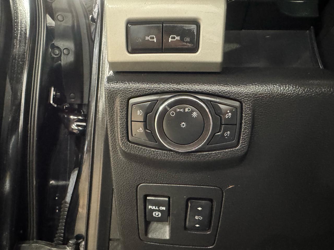 Ford F-150 4WD SuperCrew 145" Lariat 2019