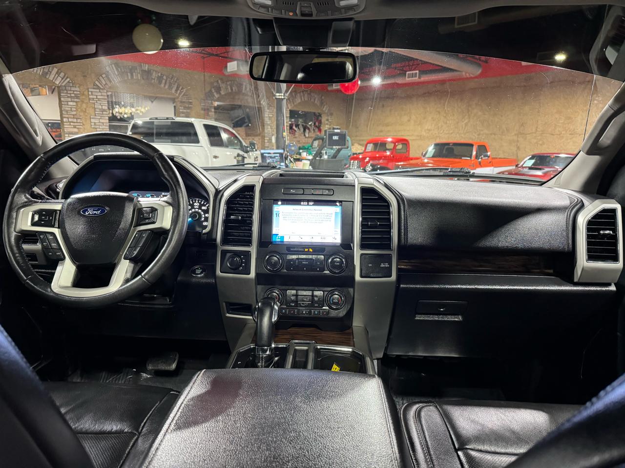 Ford F-150 4WD SuperCrew 145" Lariat 2019