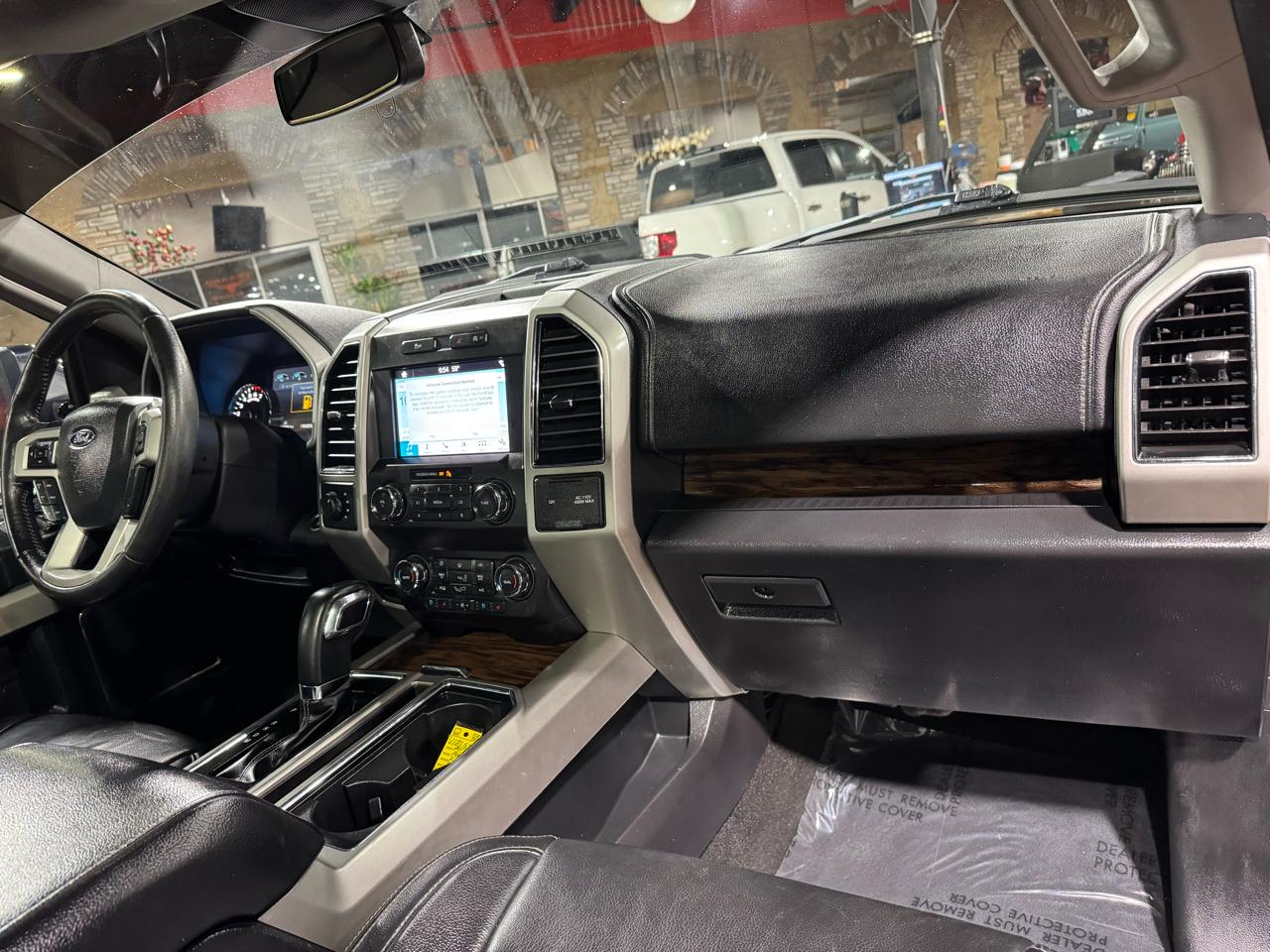 Ford F-150 4WD SuperCrew 145" Lariat 2019