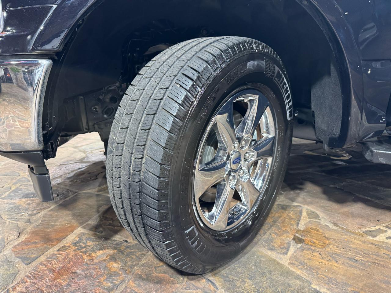 Ford F-150 4WD SuperCrew 145" Lariat 2019