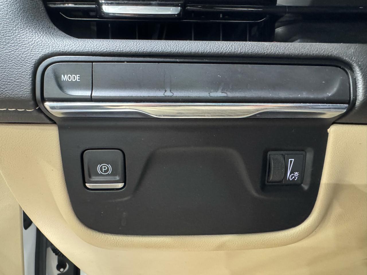 Cadillac Escalade 2WD 4dr Premium Luxury 2021