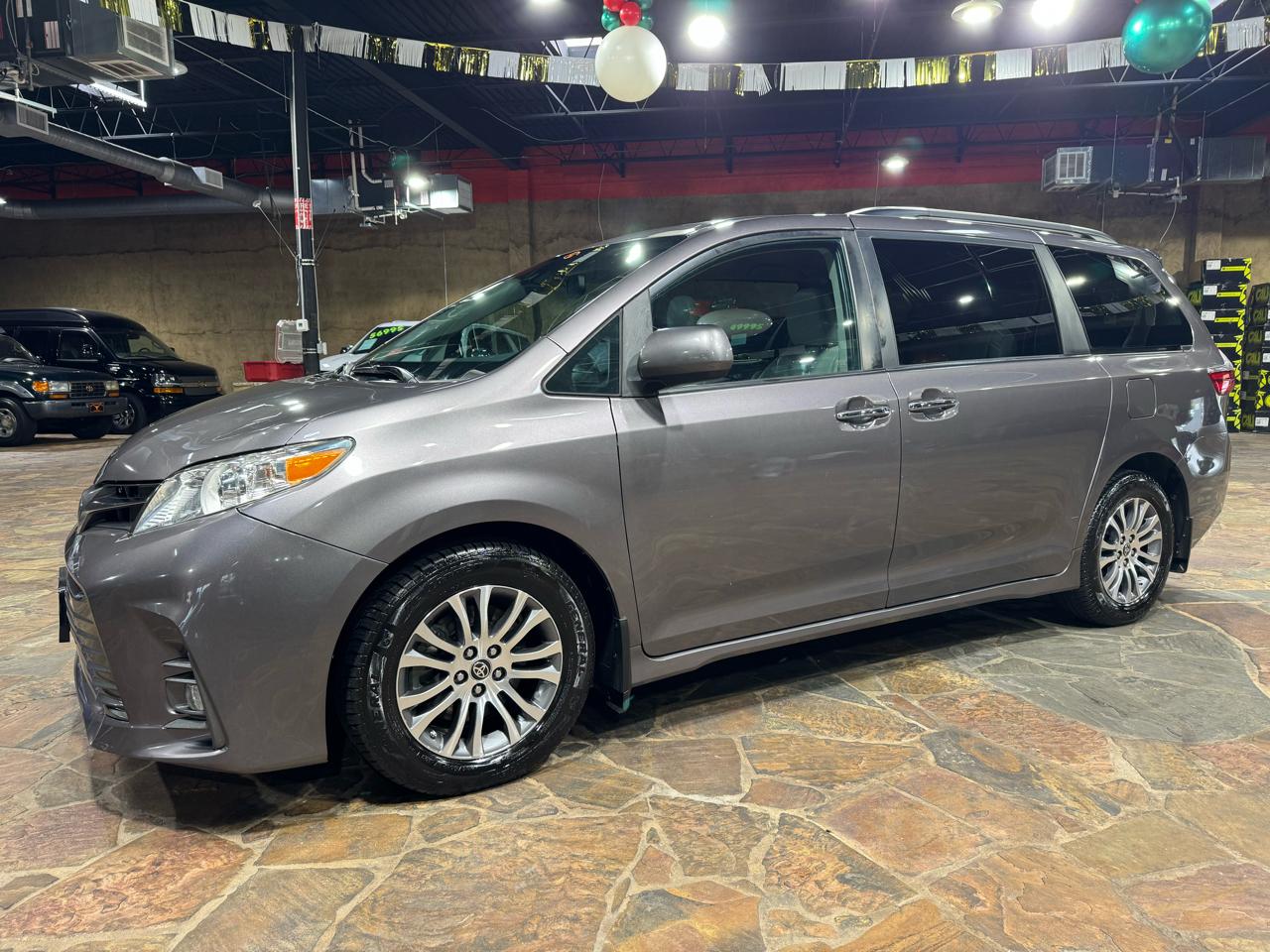 Toyota Sienna XLE Auto Access Seat FWD 7-Passenger (Natl) 2020
