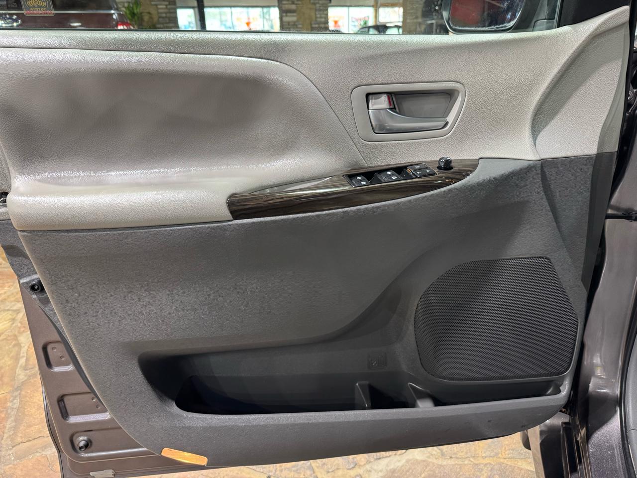 Toyota Sienna XLE Auto Access Seat FWD 7-Passenger (Natl) 2020