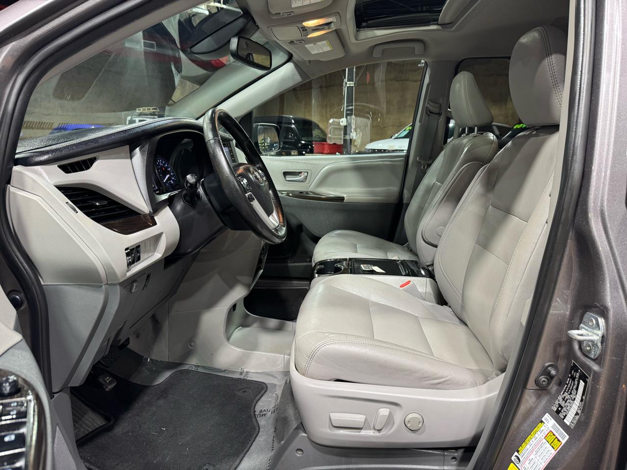 Toyota Sienna XLE Auto Access Seat FWD 7-Passenger (Natl) 2020