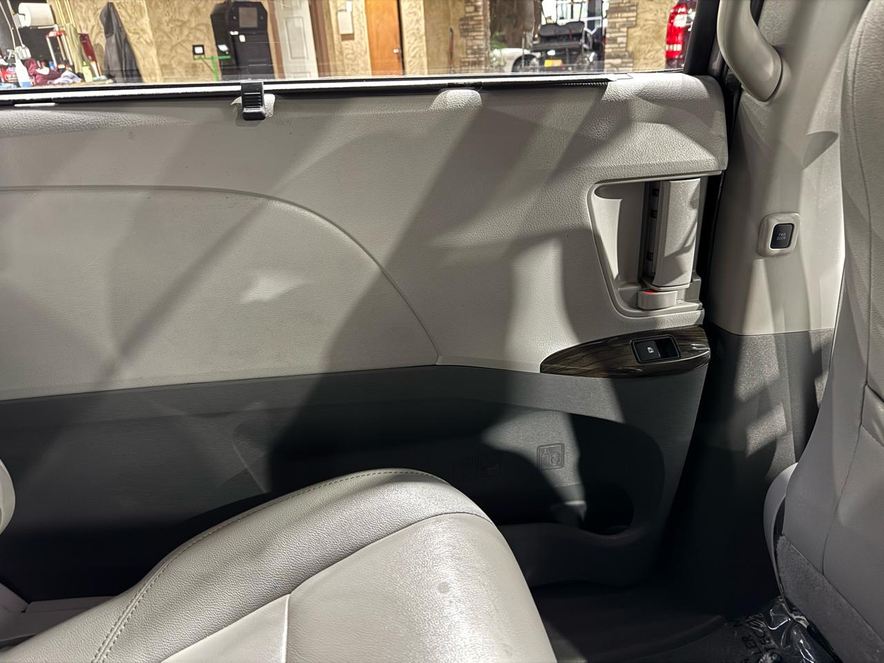 Toyota Sienna XLE Auto Access Seat FWD 7-Passenger (Natl) 2020