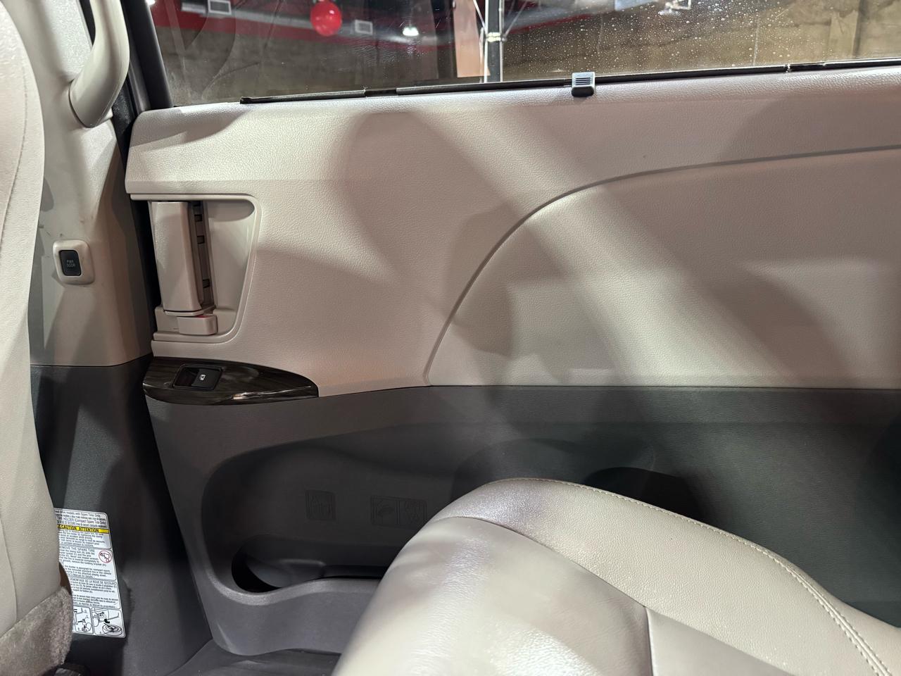 Toyota Sienna XLE Auto Access Seat FWD 7-Passenger (Natl) 2020
