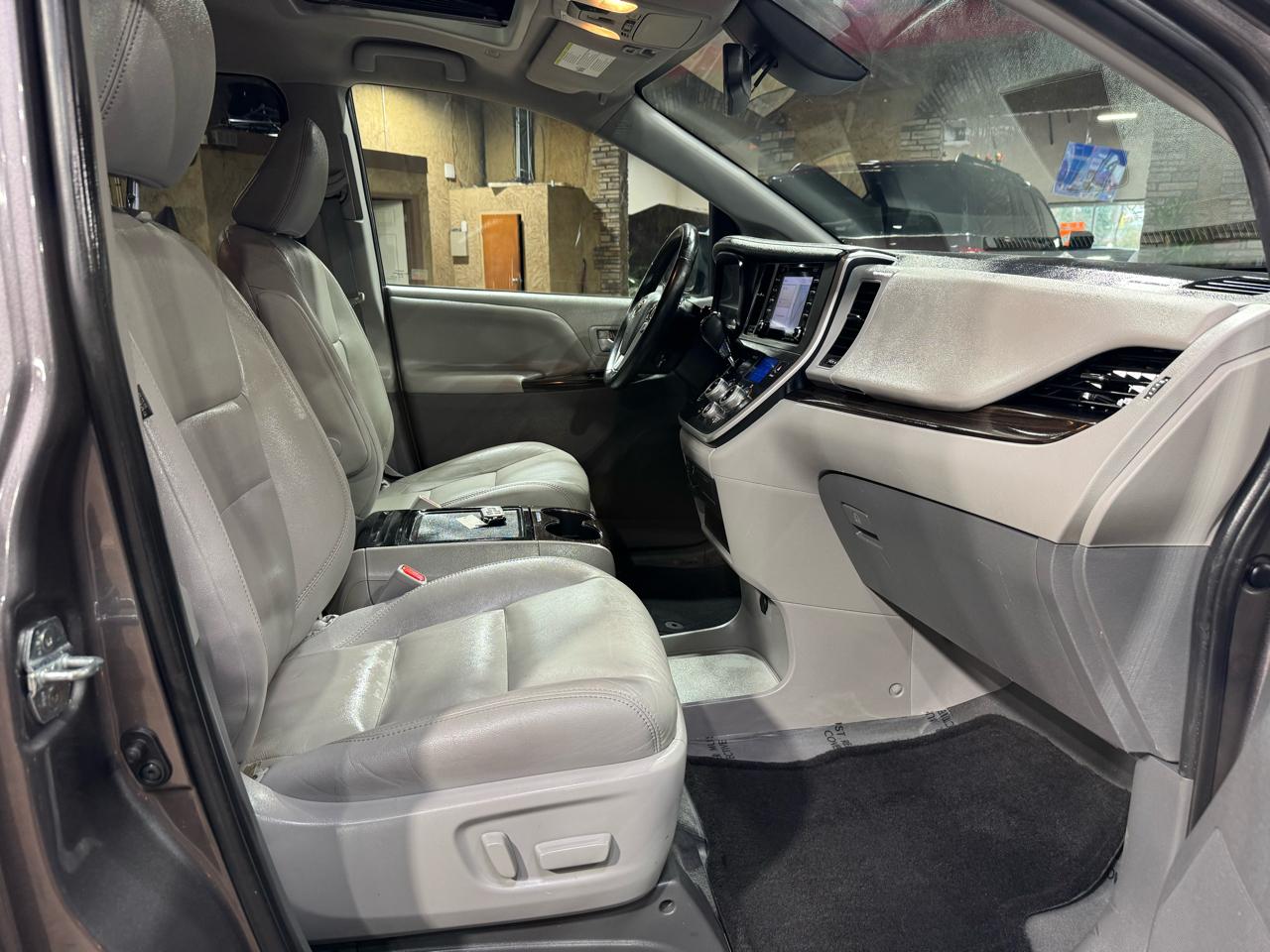 Toyota Sienna XLE Auto Access Seat FWD 7-Passenger (Natl) 2020