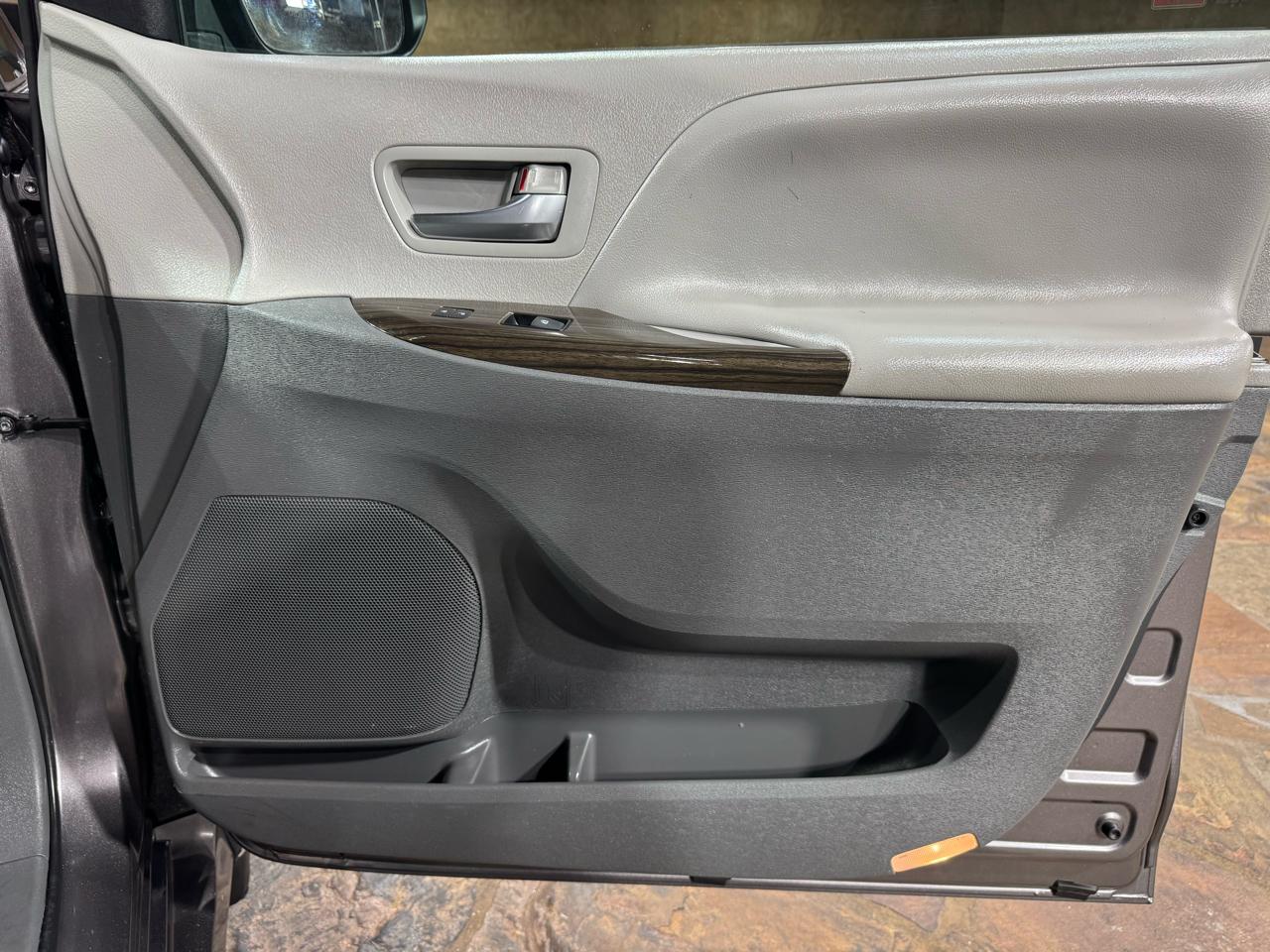 Toyota Sienna XLE Auto Access Seat FWD 7-Passenger (Natl) 2020