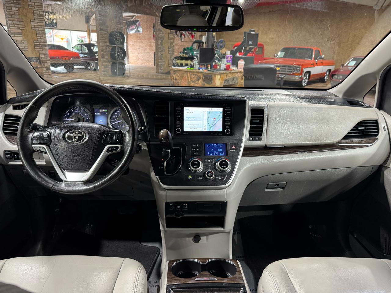 Toyota Sienna XLE Auto Access Seat FWD 7-Passenger (Natl) 2020
