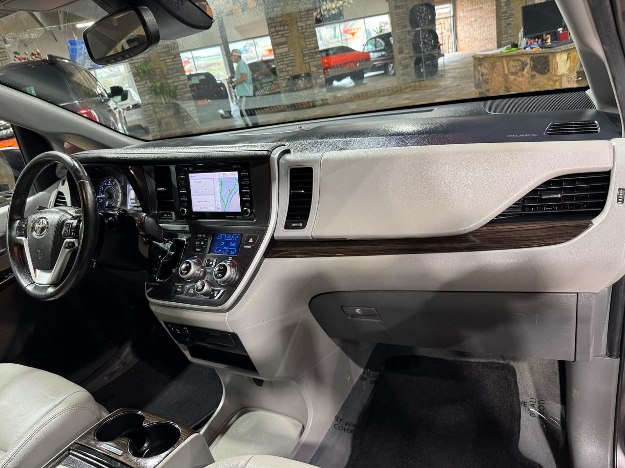 Toyota Sienna XLE Auto Access Seat FWD 7-Passenger (Natl) 2020