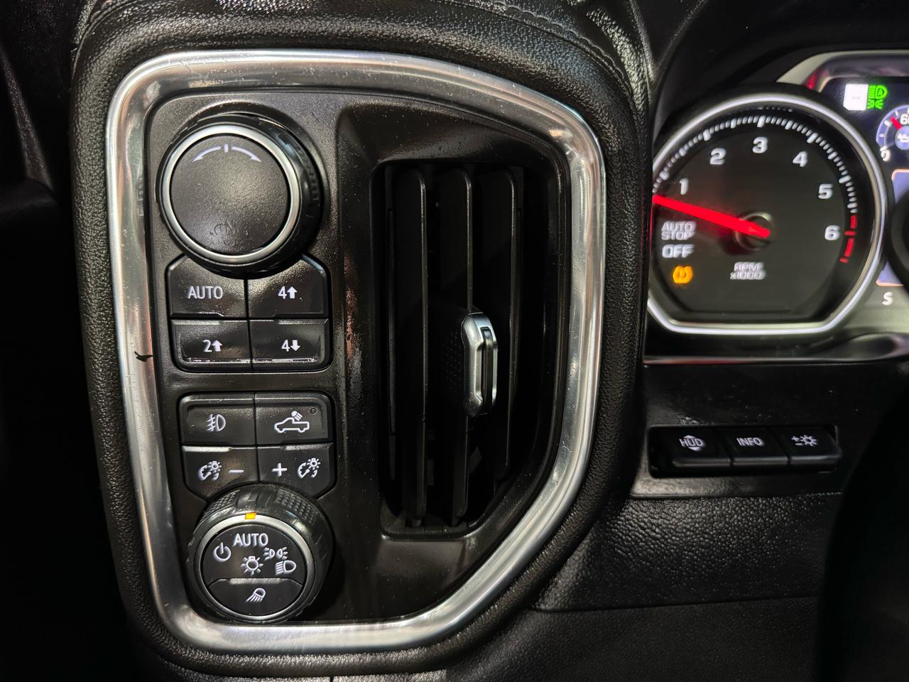 Chevrolet Silverado 1500 4WD Crew Cab 147" High Country 2019