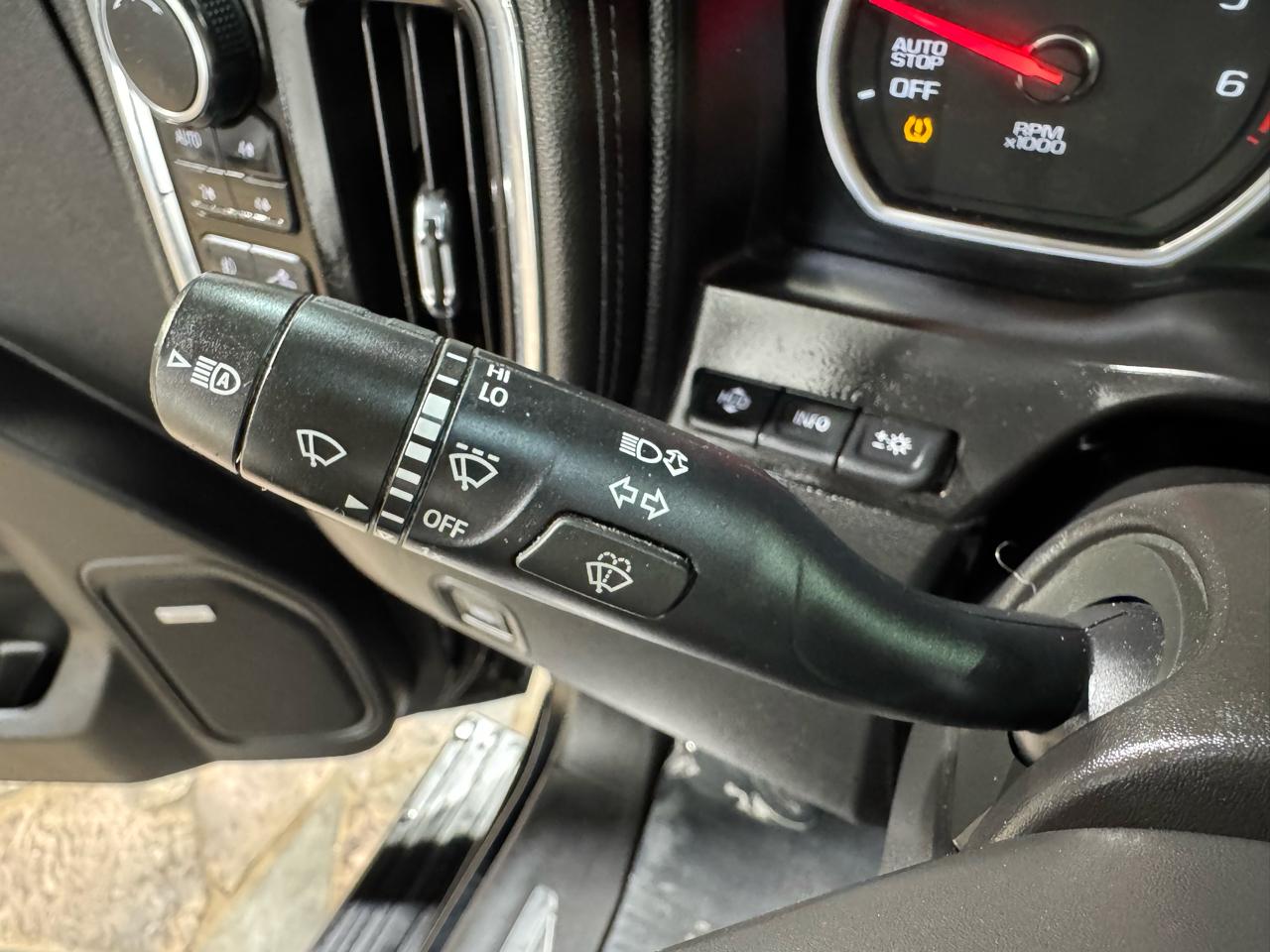 Chevrolet Silverado 1500 4WD Crew Cab 147" High Country 2019