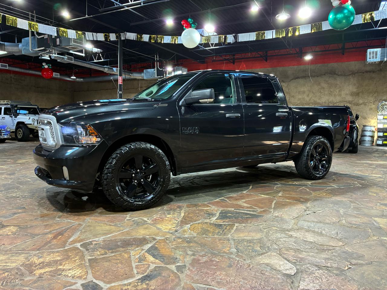 RAM 1500 2WD Crew Cab 140.5" Express 2016