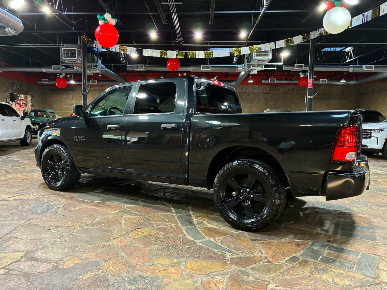 RAM 1500 2WD Crew Cab 140.5" Express 2016