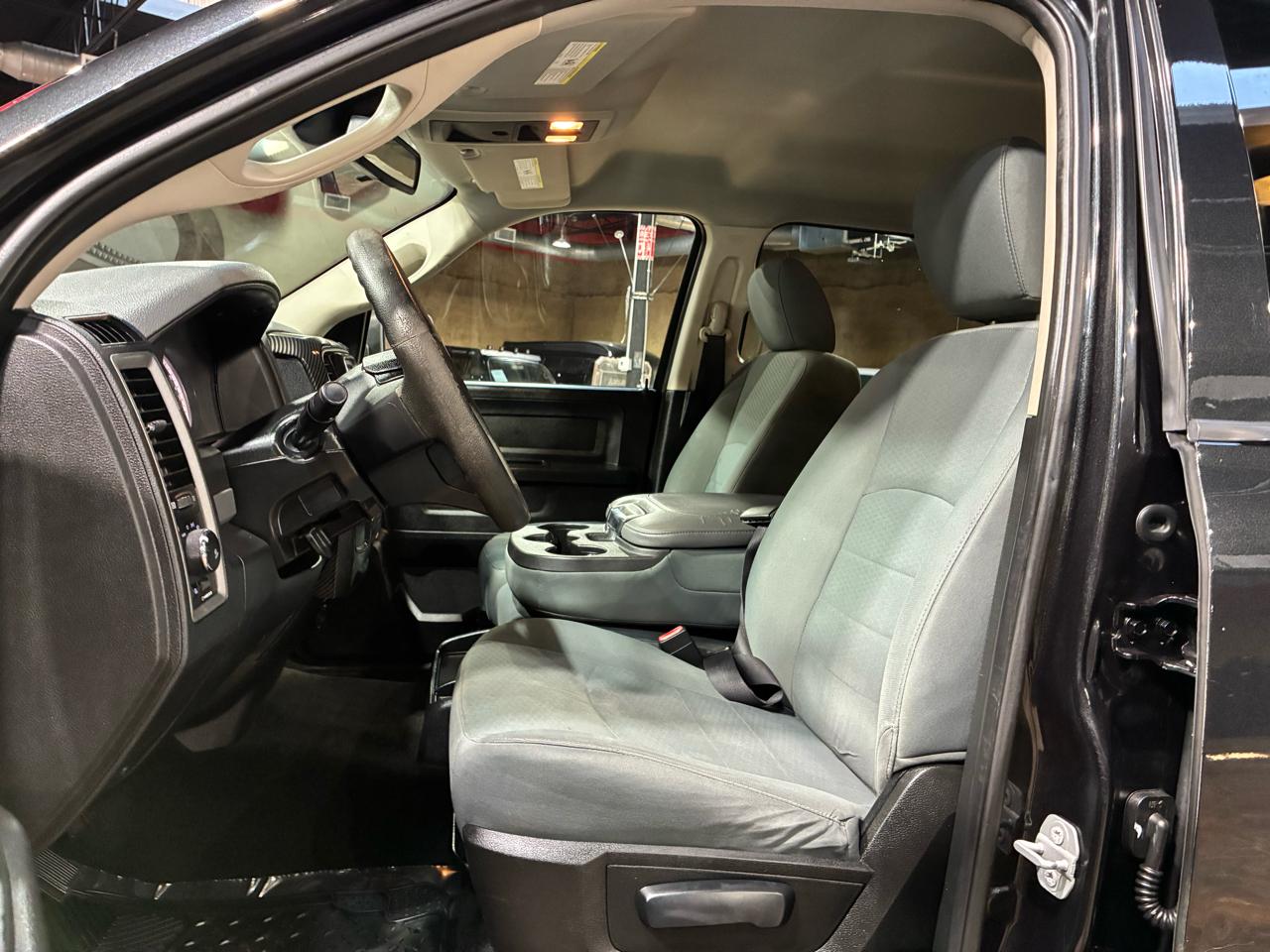 RAM 1500 2WD Crew Cab 140.5" Express 2016