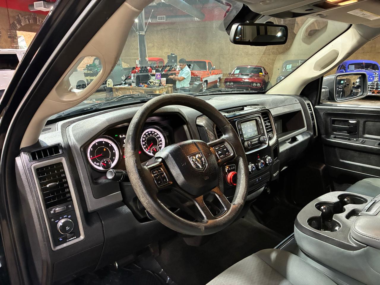 RAM 1500 2WD Crew Cab 140.5" Express 2016