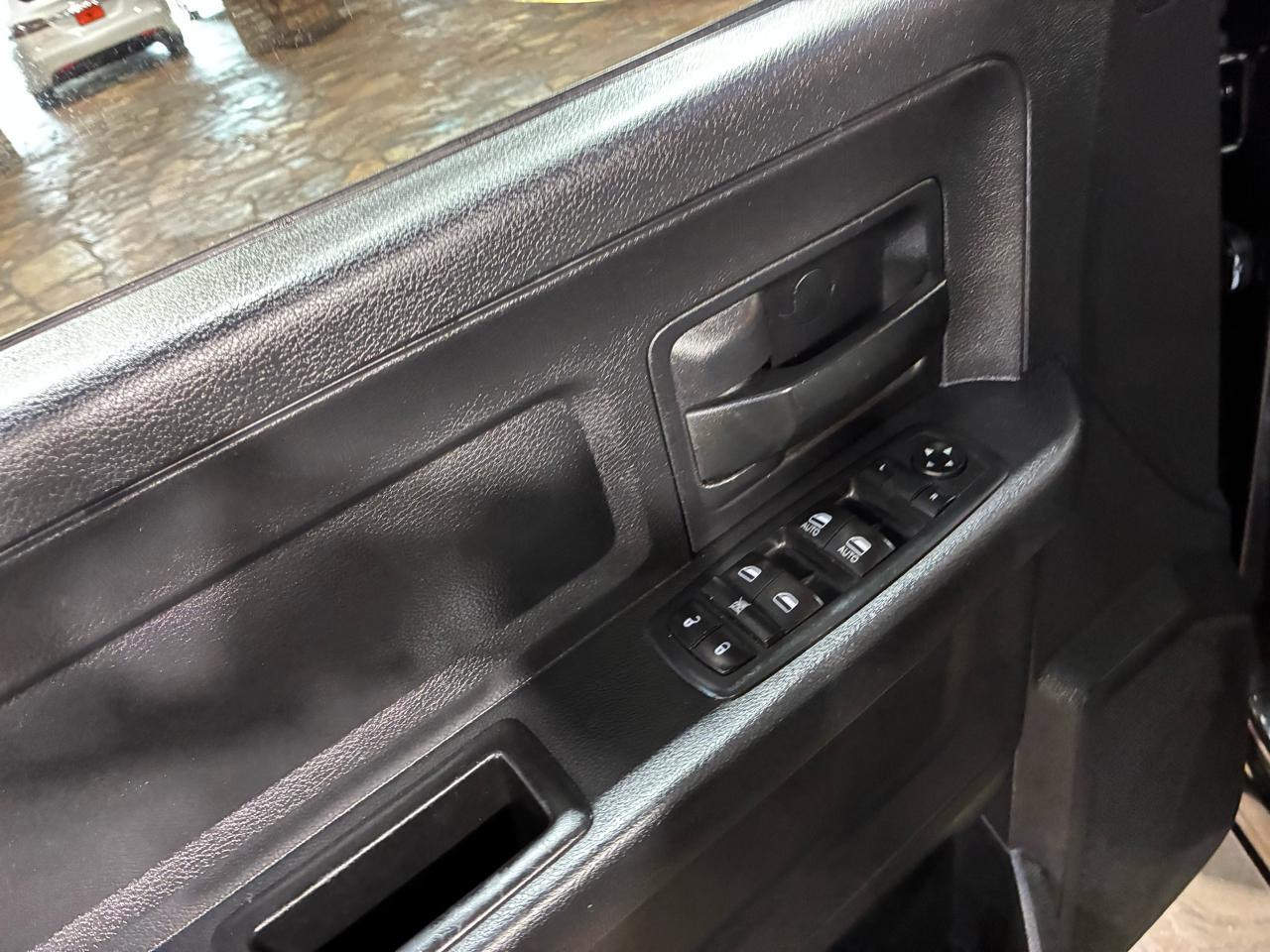 RAM 1500 2WD Crew Cab 140.5" Express 2016