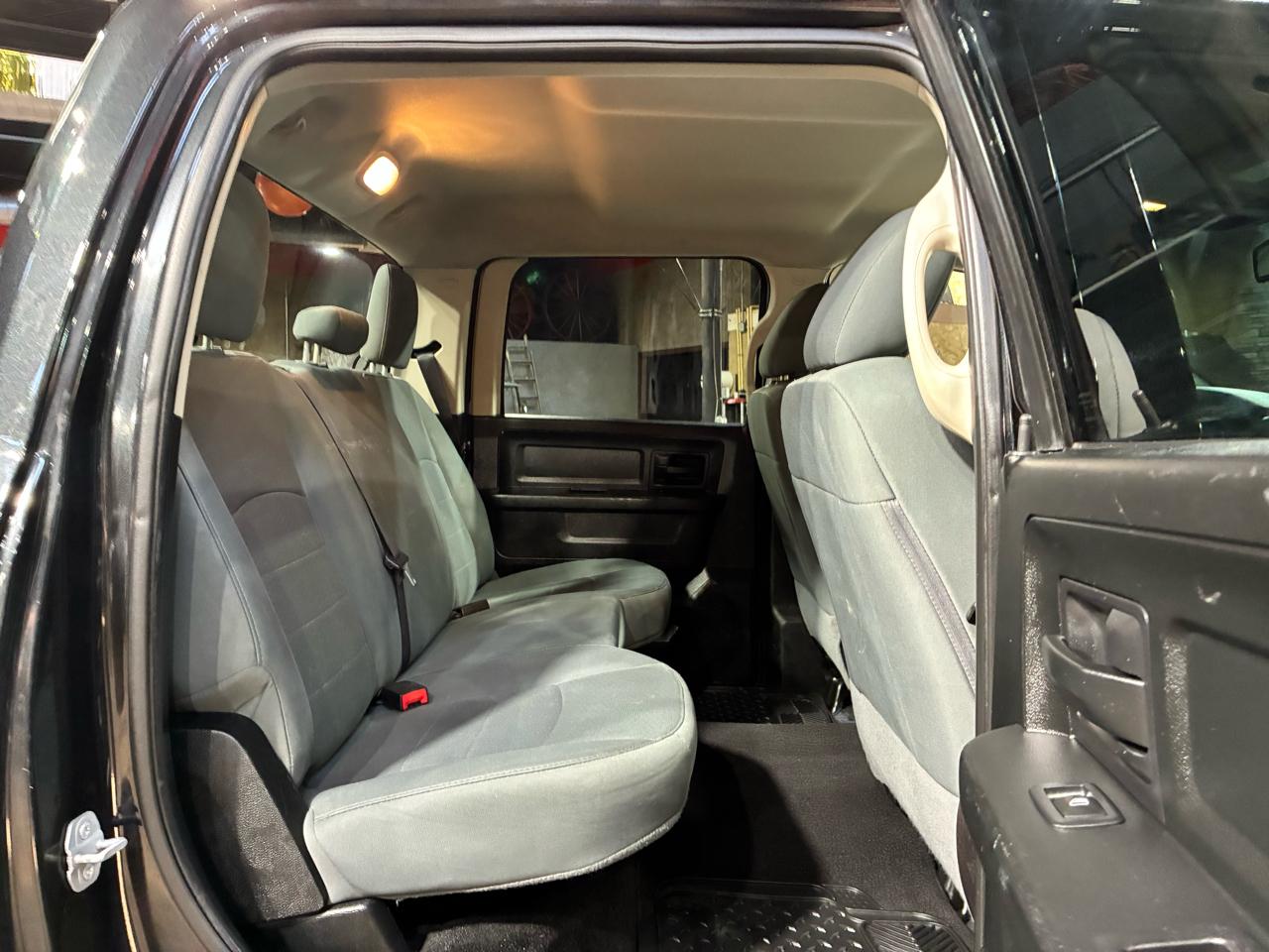 RAM 1500 2WD Crew Cab 140.5" Express 2016