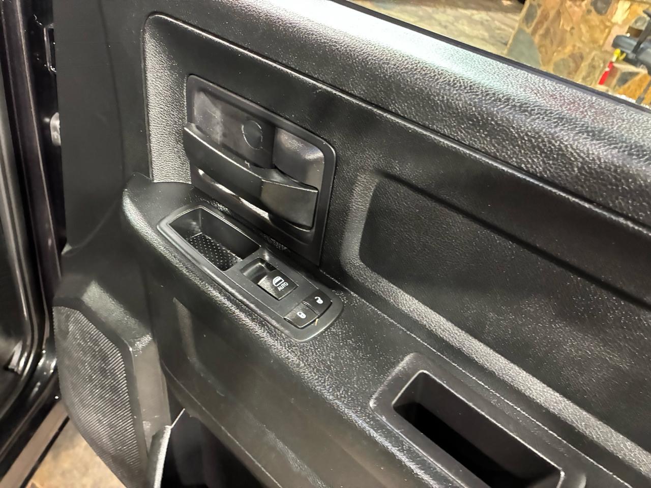 RAM 1500 2WD Crew Cab 140.5" Express 2016