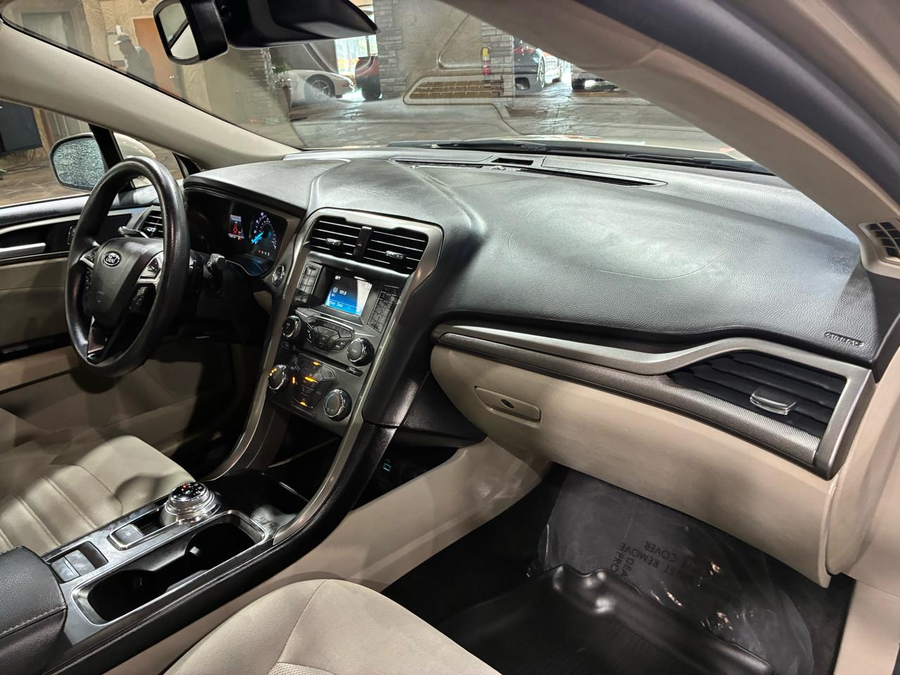 Ford Fusion SE FWD 2018