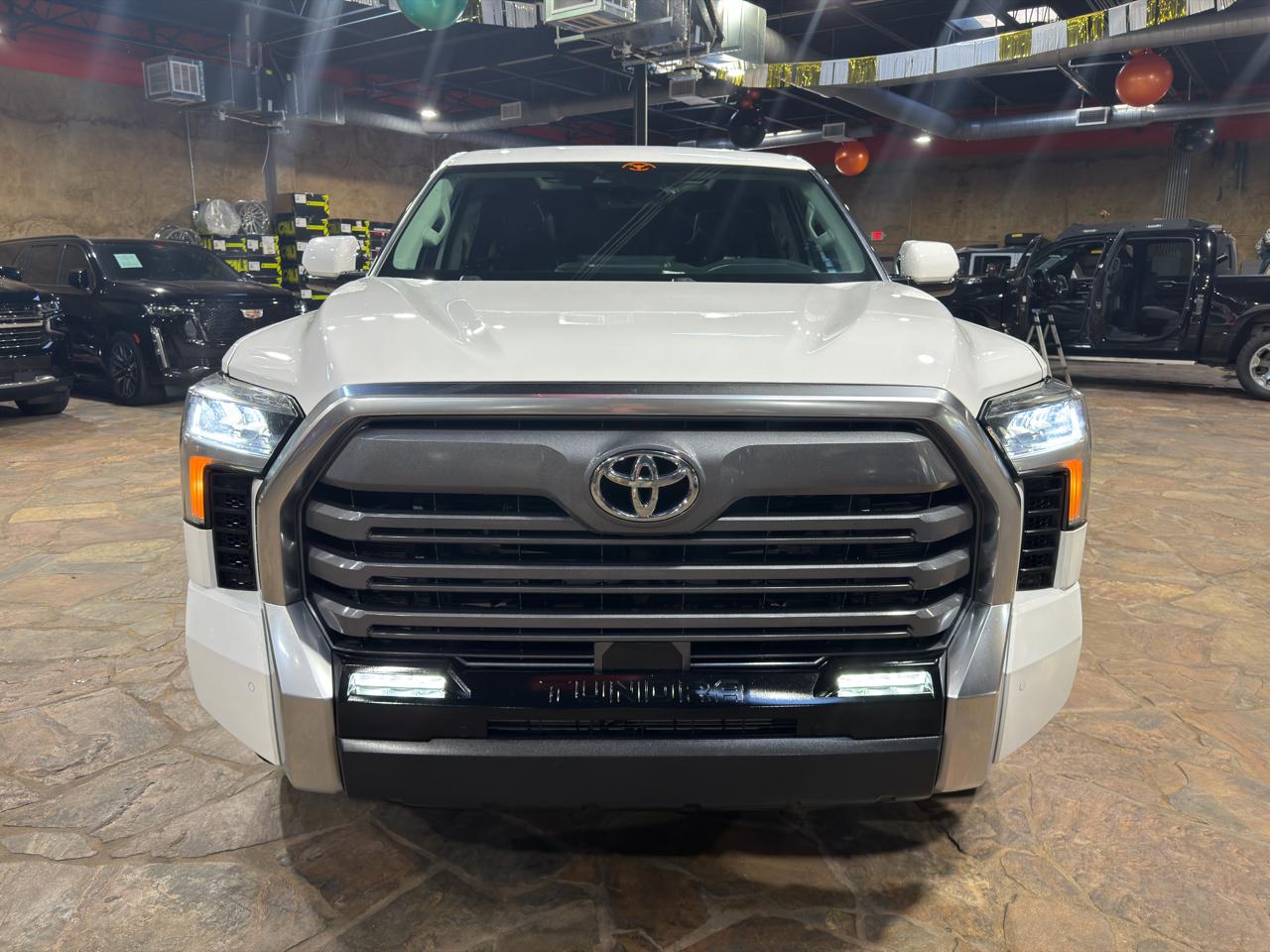 Toyota Tundra 2WD Limited CrewMax 5.5' Bed (Natl) 2023