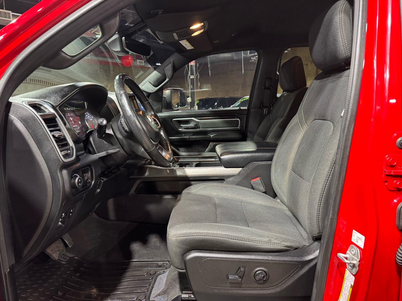 RAM 1500 Big Horn 4x2 Crew Cab 5'7" Box 2020