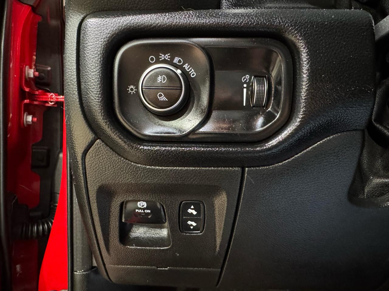 RAM 1500 Big Horn 4x2 Crew Cab 5'7" Box 2020