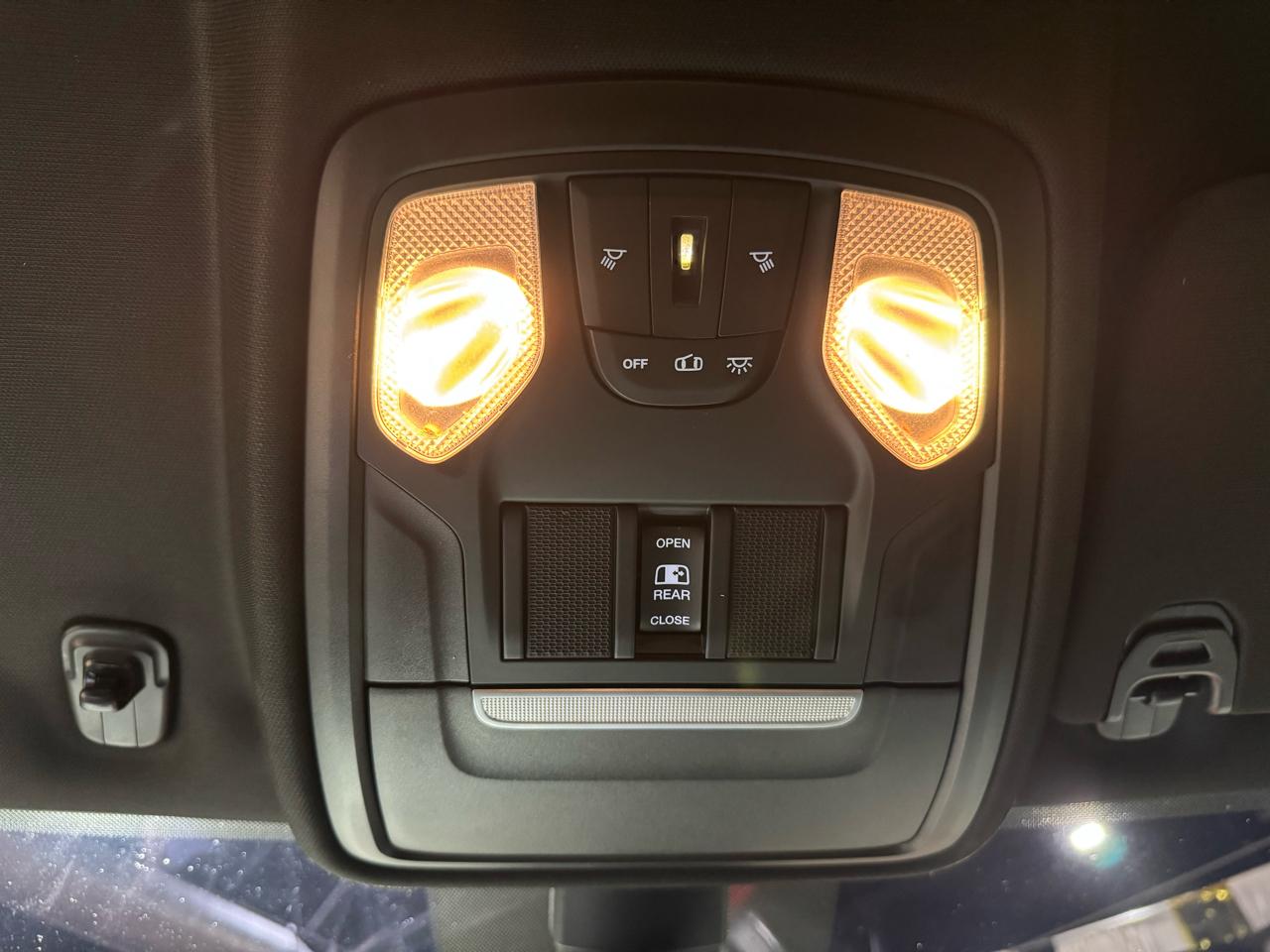 RAM 1500 Big Horn 4x2 Crew Cab 5'7" Box 2020