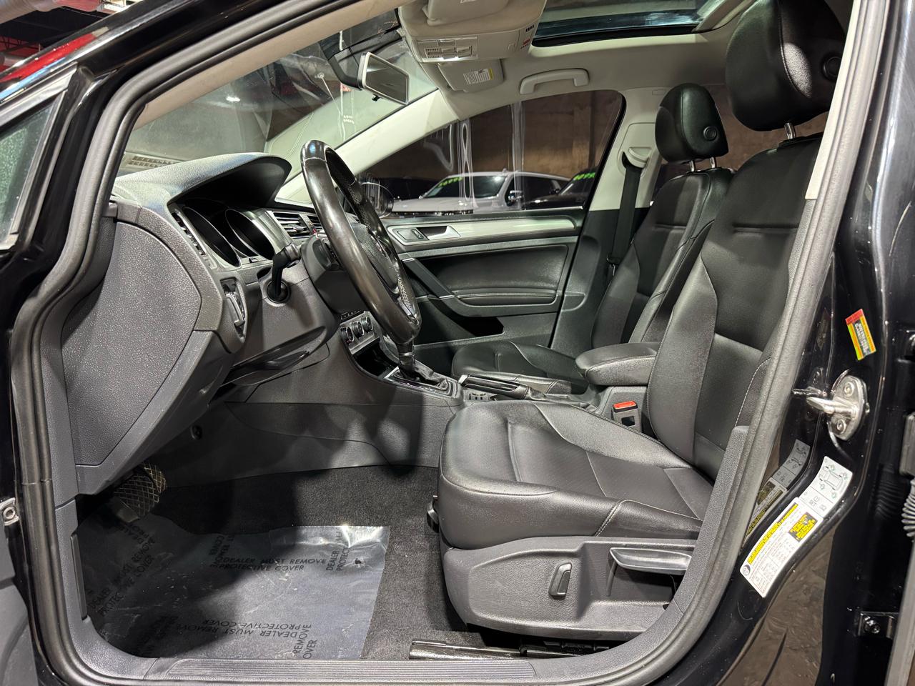 Volkswagen Golf 1.8T 4-Door Wolfsburg Edition Auto 2017