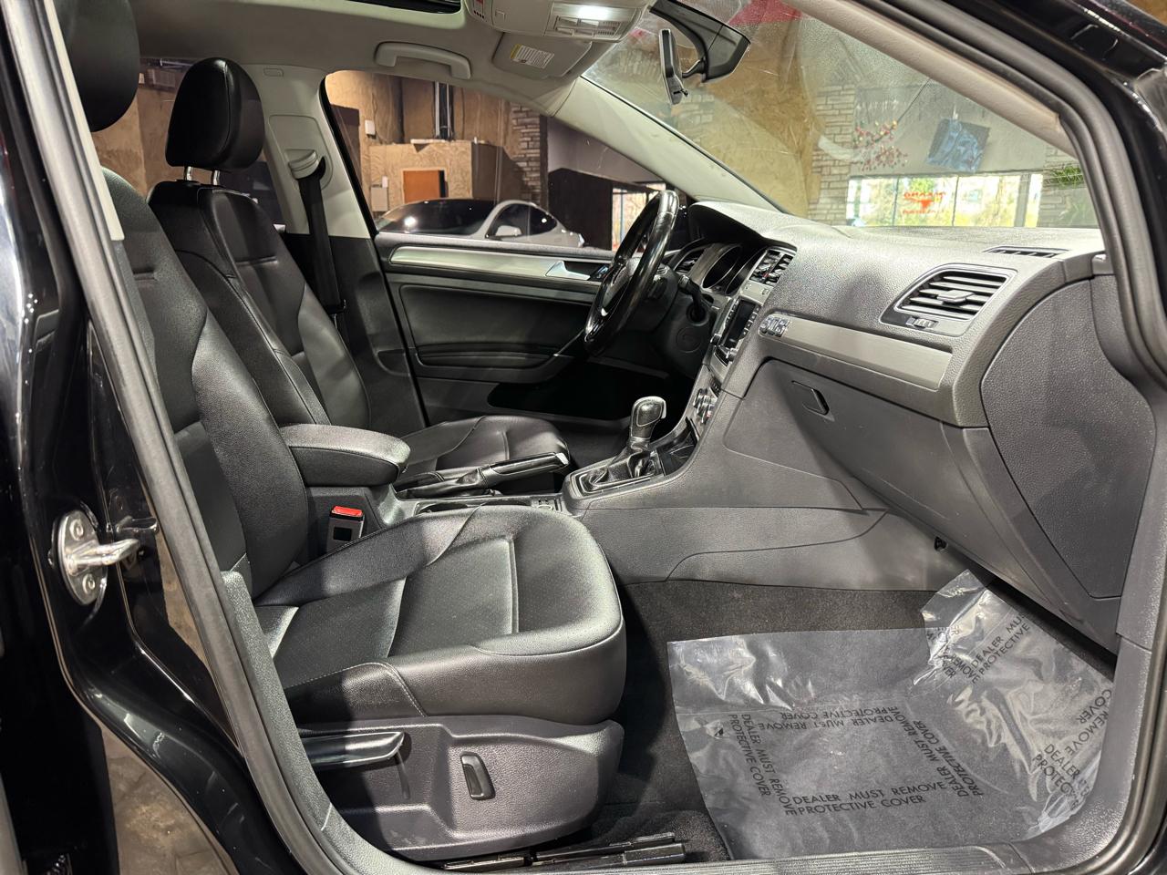 Volkswagen Golf 1.8T 4-Door Wolfsburg Edition Auto 2017