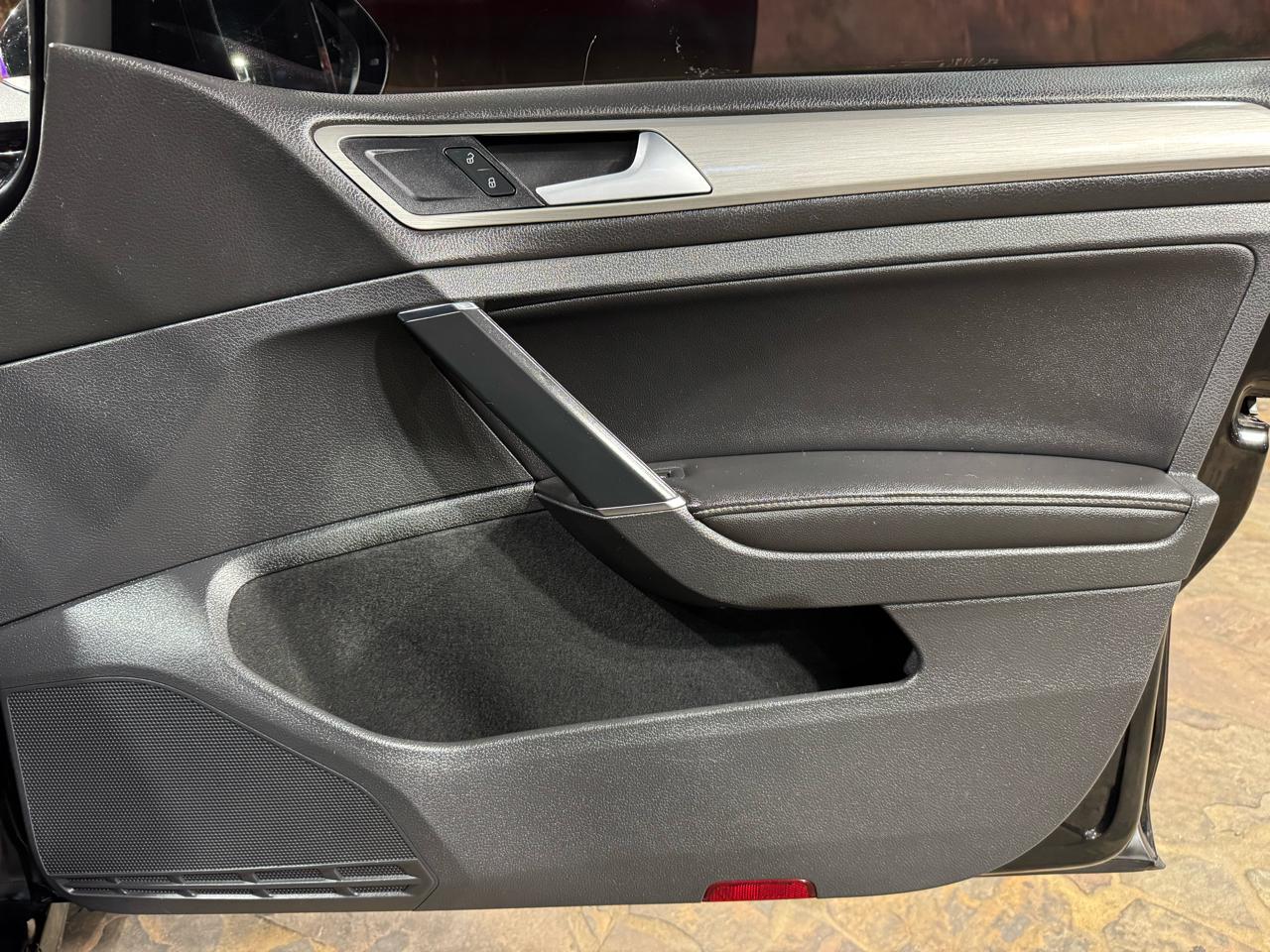 Volkswagen Golf 1.8T 4-Door Wolfsburg Edition Auto 2017