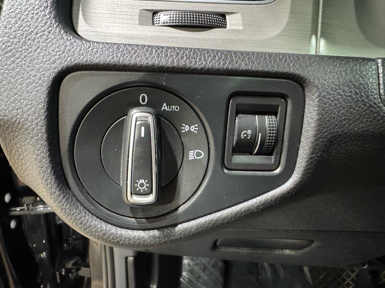 Volkswagen Golf 1.8T 4-Door Wolfsburg Edition Auto 2017