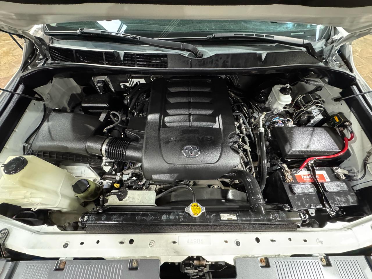 Toyota Tundra 2WD Truck CrewMax 4.6L V8 6-Spd AT SR5 (Natl) 2014