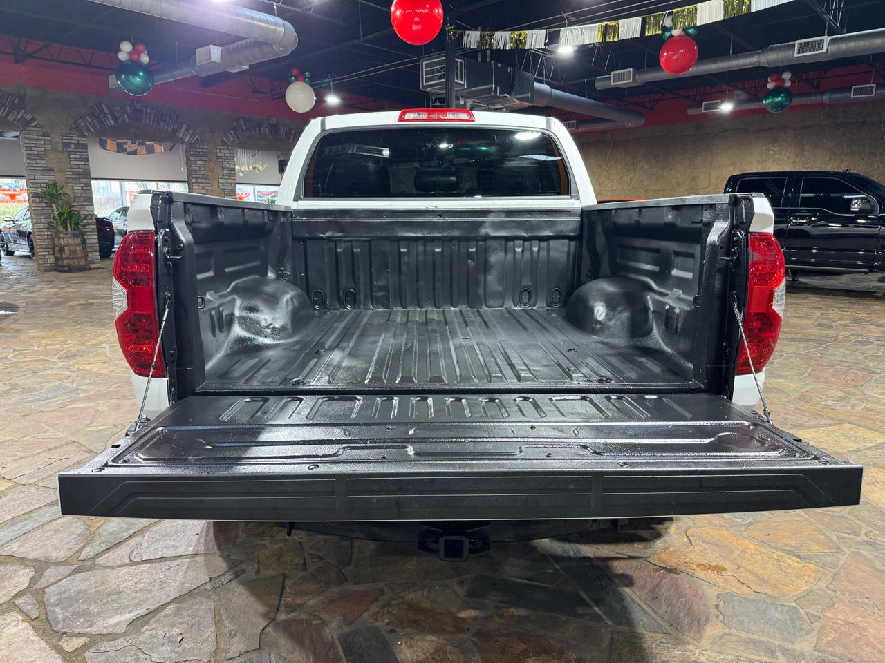 Toyota Tundra 2WD Truck CrewMax 4.6L V8 6-Spd AT SR5 (Natl) 2014