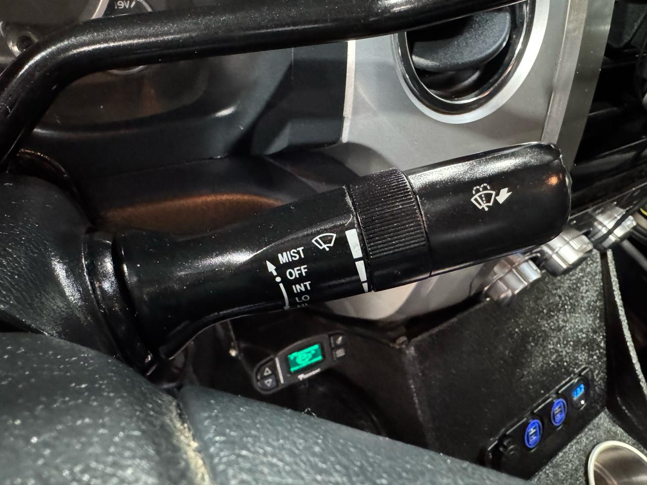 Toyota Tundra 2WD Truck CrewMax 4.6L V8 6-Spd AT SR5 (Natl) 2014