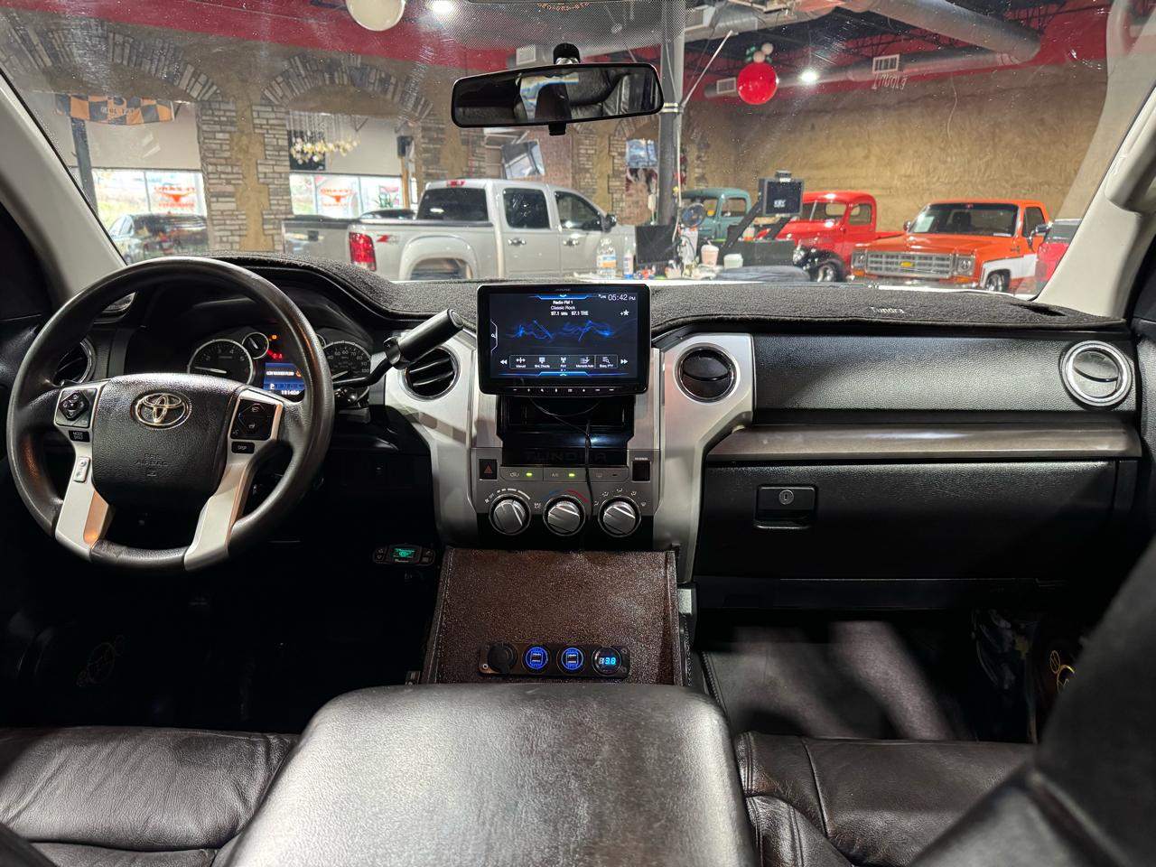 Toyota Tundra 2WD Truck CrewMax 4.6L V8 6-Spd AT SR5 (Natl) 2014