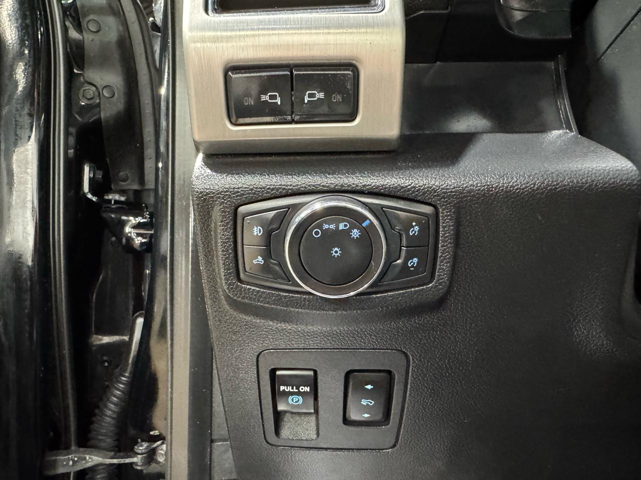 Ford F-150 Platinum 4WD SuperCrew 5.5' Box 2018