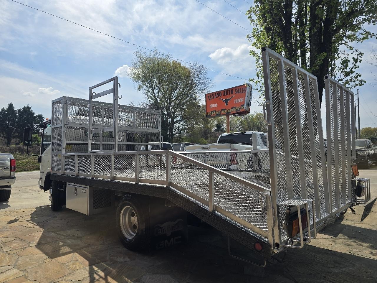 GMC W3500 GAS REG 109" WB 12000 GVWR IBT PWL 2008