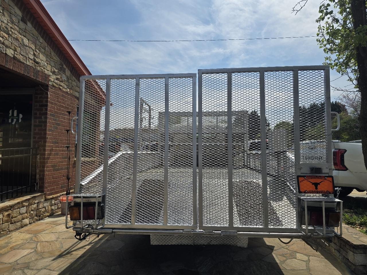 GMC W3500 GAS REG 109" WB 12000 GVWR IBT PWL 2008