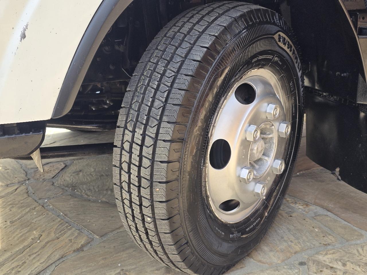 GMC W3500 GAS REG 109" WB 12000 GVWR IBT PWL 2008