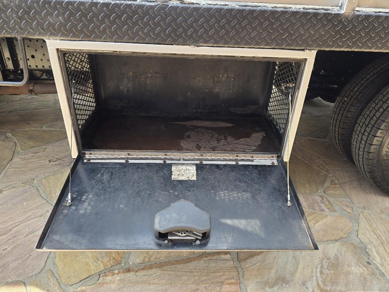 GMC W3500 GAS REG 109" WB 12000 GVWR IBT PWL 2008