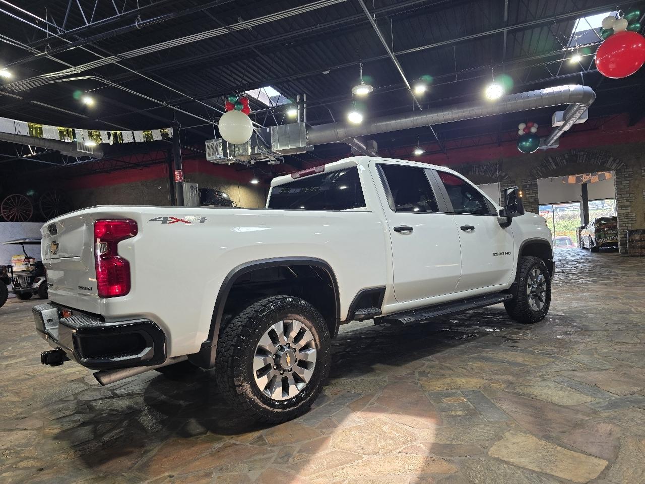 Chevrolet Silverado 2500HD 4WD Crew Cab 159" Custom 2023