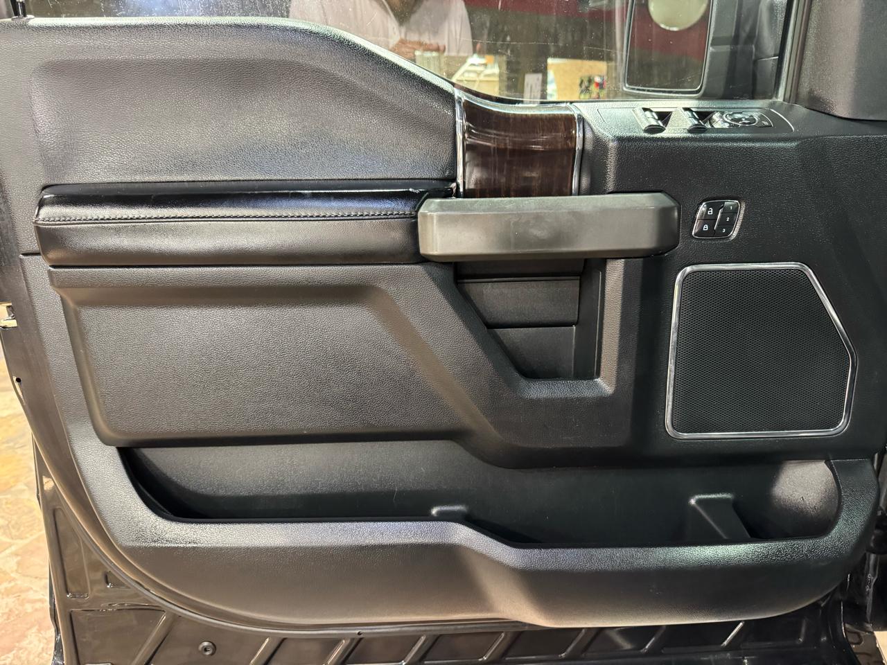 Ford F-150 4WD SuperCrew 145" Platinum 2015