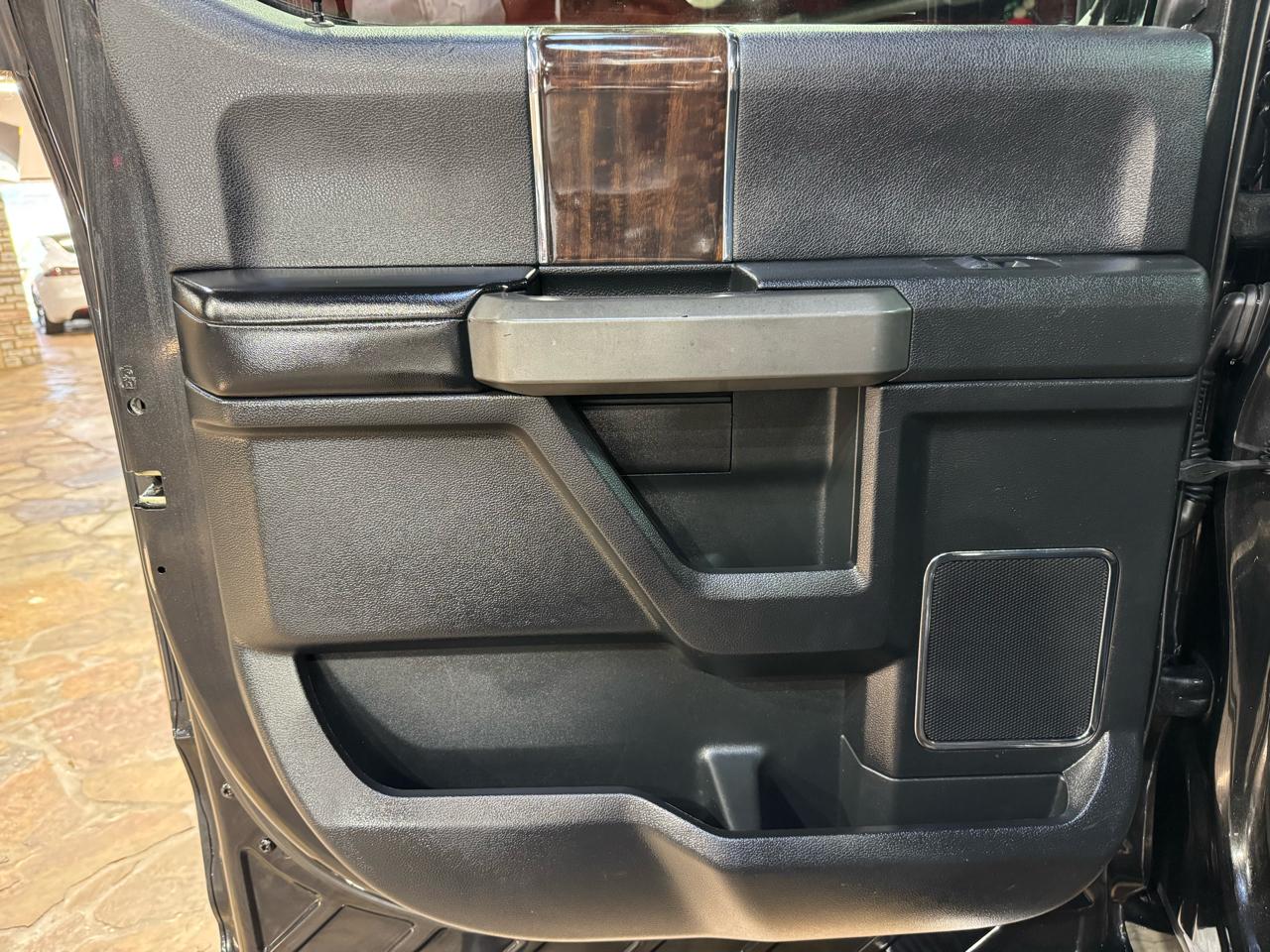 Ford F-150 4WD SuperCrew 145" Platinum 2015