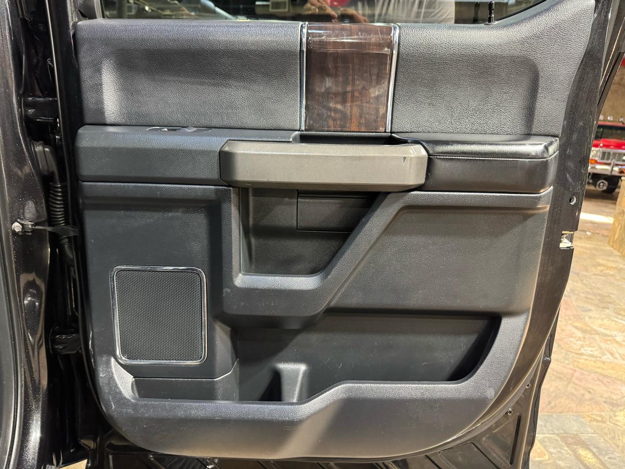 Ford F-150 4WD SuperCrew 145" Platinum 2015