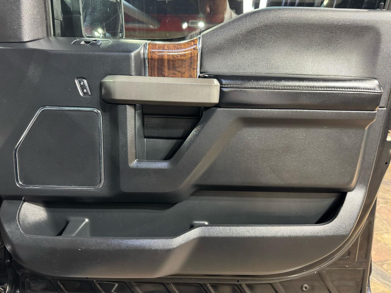 Ford F-150 4WD SuperCrew 145" Platinum 2015